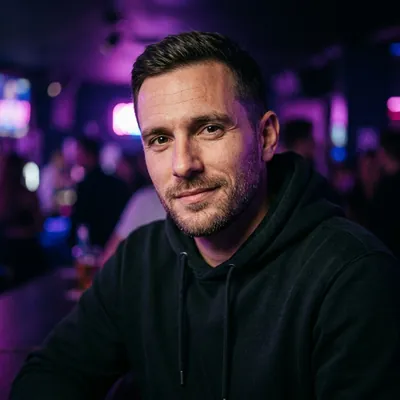 Julien, 32 ans, Boulogne — client branle au tel Sophie
